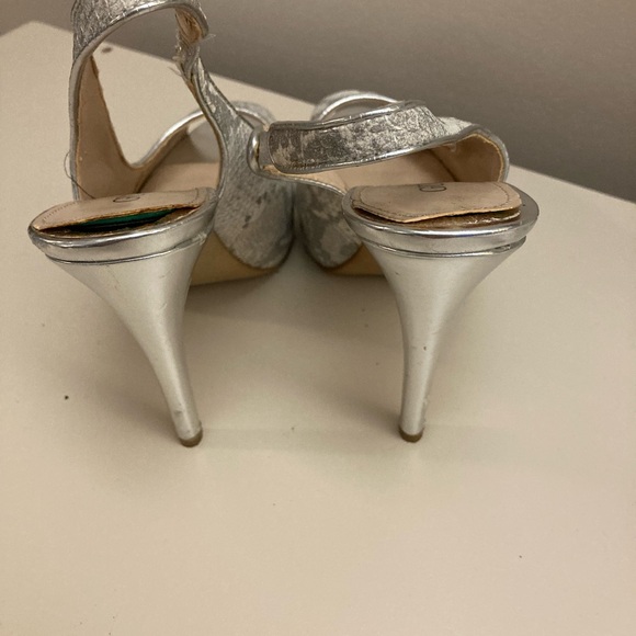 Guess Snakeskin Silver Slingback Heels - Picture 5 of 5
